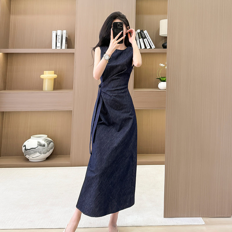 French - style trendy twisted - strap design denim vest dress, a slimming long dress for summer 2025