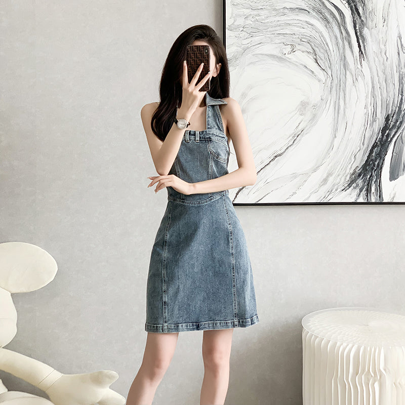Sleeveless denim dress in summer, halter neck short skirt, high - waisted, French - style waist - cinching, slimming and making you look younger
