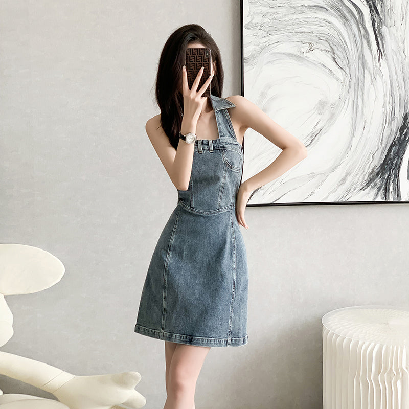 Sleeveless denim dress in summer, halter neck short skirt, high - waisted, French - style waist - cinching, slimming and making you look younger