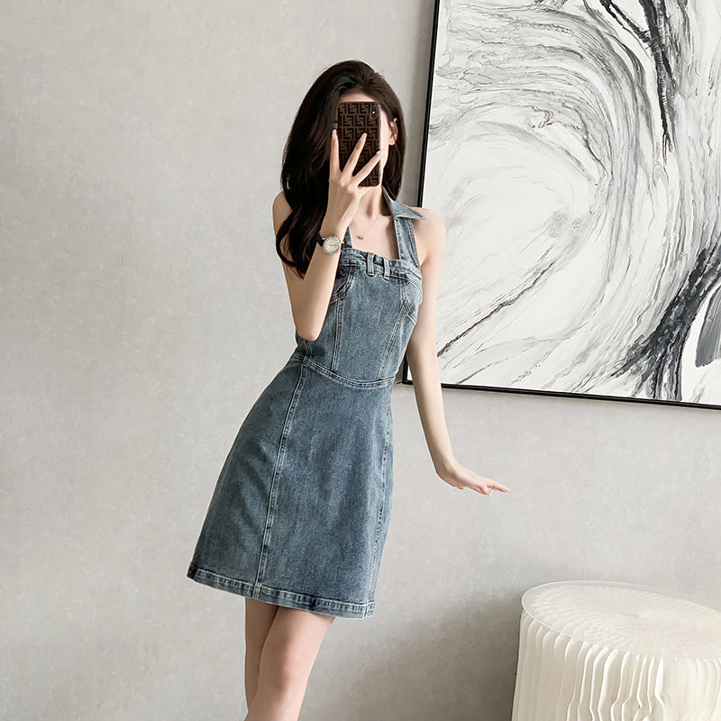 Sleeveless denim dress in summer, halter neck short skirt, high - waisted, French - style waist - cinching, slimming and making you look younger