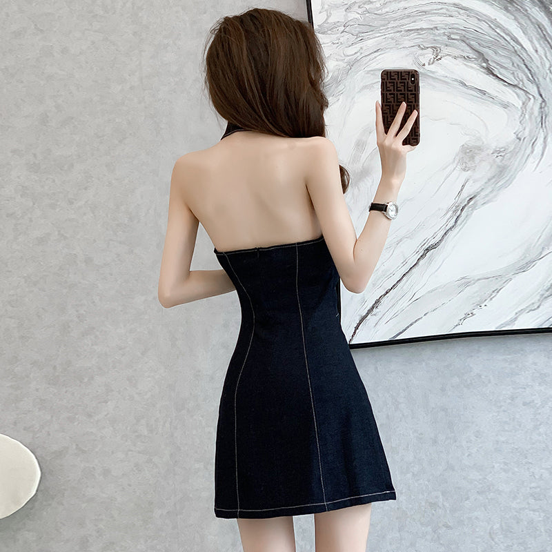 牛仔连衣裙有弹性无袖辣妹露肩露背挂脖短裙甜辣休闲夏季Cowboy dresses with elasticity, sleeveless, hot girl style, off - shoulder, back - revealing, halter - neck short skirts, sweet and spicy, casual, for summer