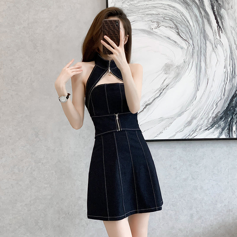 牛仔连衣裙有弹性无袖辣妹露肩露背挂脖短裙甜辣休闲夏季Cowboy dresses with elasticity, sleeveless, hot girl style, off - shoulder, back - revealing, halter - neck short skirts, sweet and spicy, casual, for summer