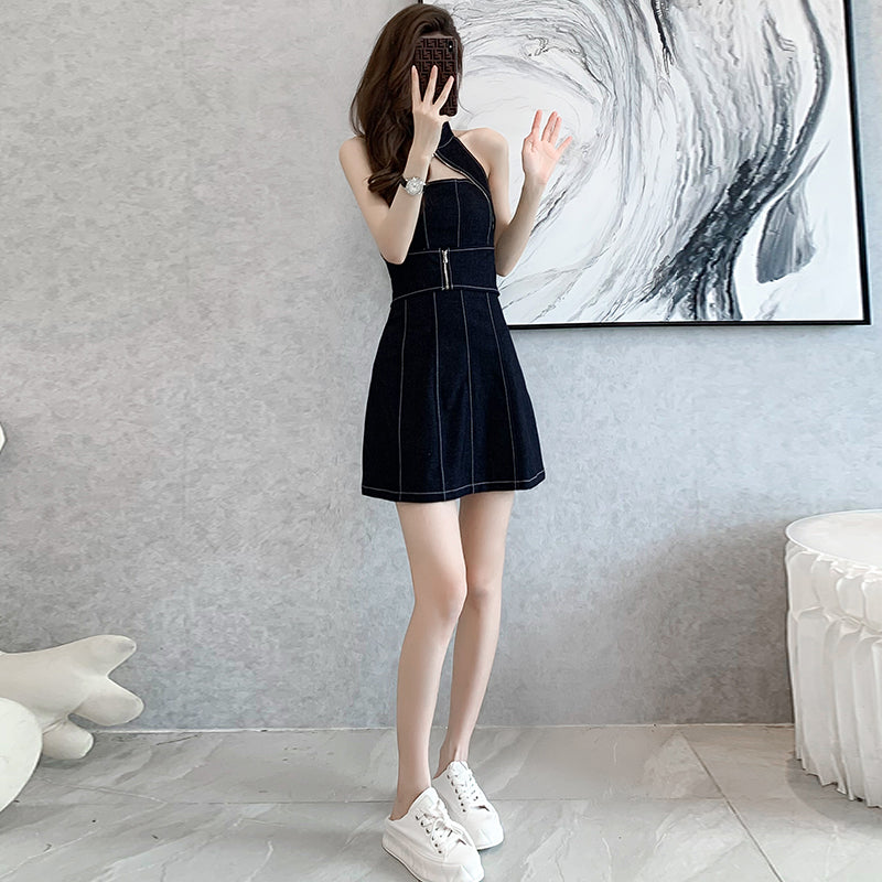 牛仔连衣裙有弹性无袖辣妹露肩露背挂脖短裙甜辣休闲夏季Cowboy dresses with elasticity, sleeveless, hot girl style, off - shoulder, back - revealing, halter - neck short skirts, sweet and spicy, casual, for summer