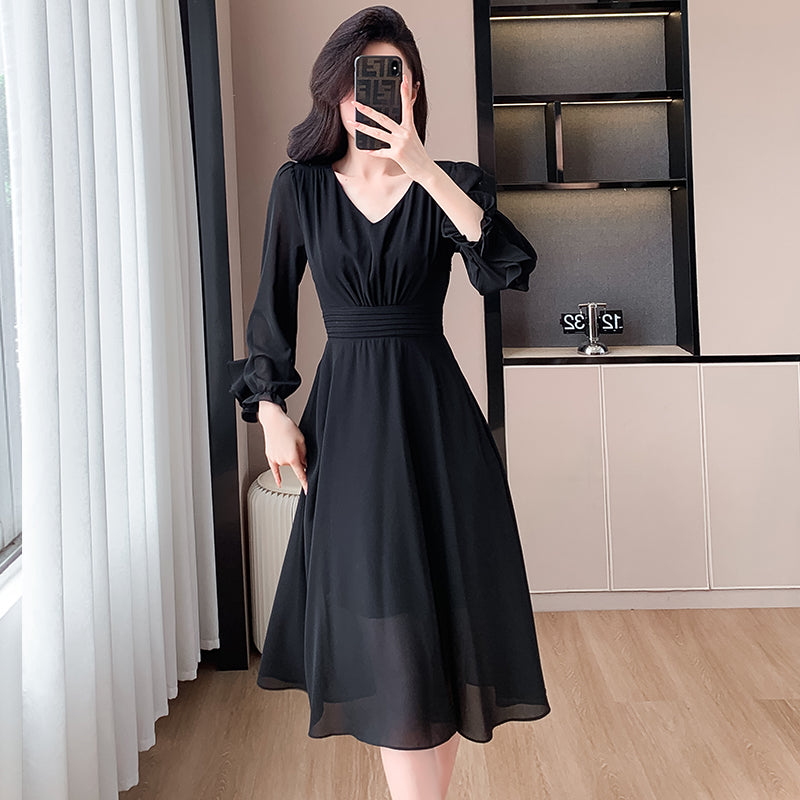 2025 new fashionable temperament dress V-neck cinched waist black mid length skirt