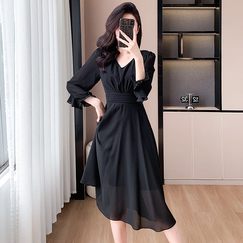 2025 new fashionable temperament dress V-neck cinched waist black mid length skirt