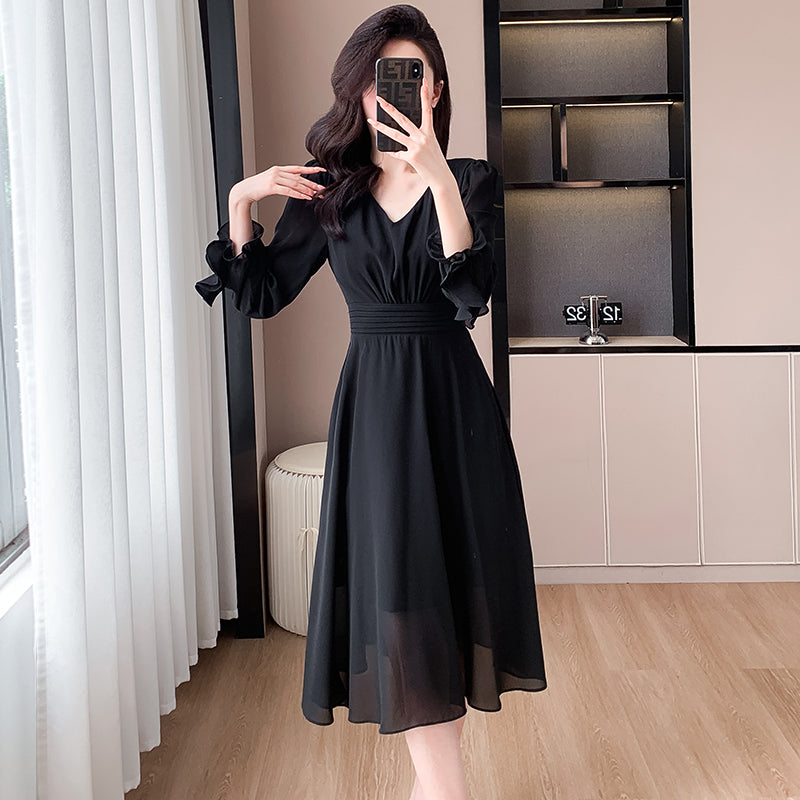2025 new fashionable temperament dress V-neck cinched waist black mid length skirt