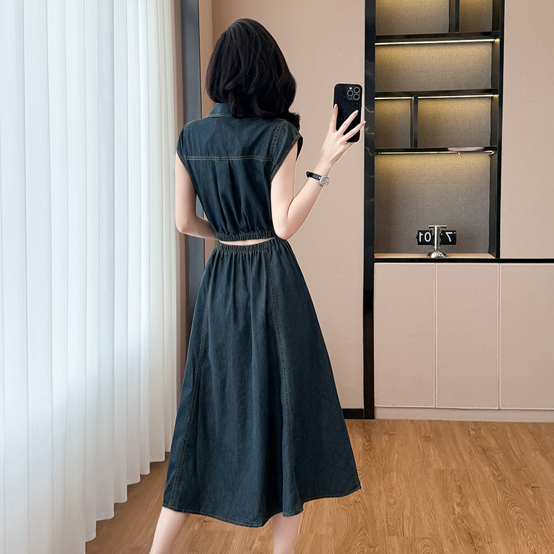 New French-style denim sleeveless A-line long dress, with a midriff-baring design, slimming effect, and a retro style