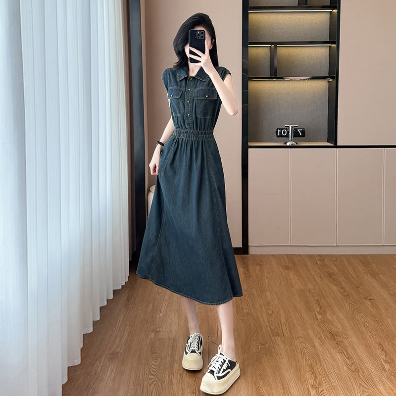 New French-style denim sleeveless A-line long dress, with a midriff-baring design, slimming effect, and a retro style