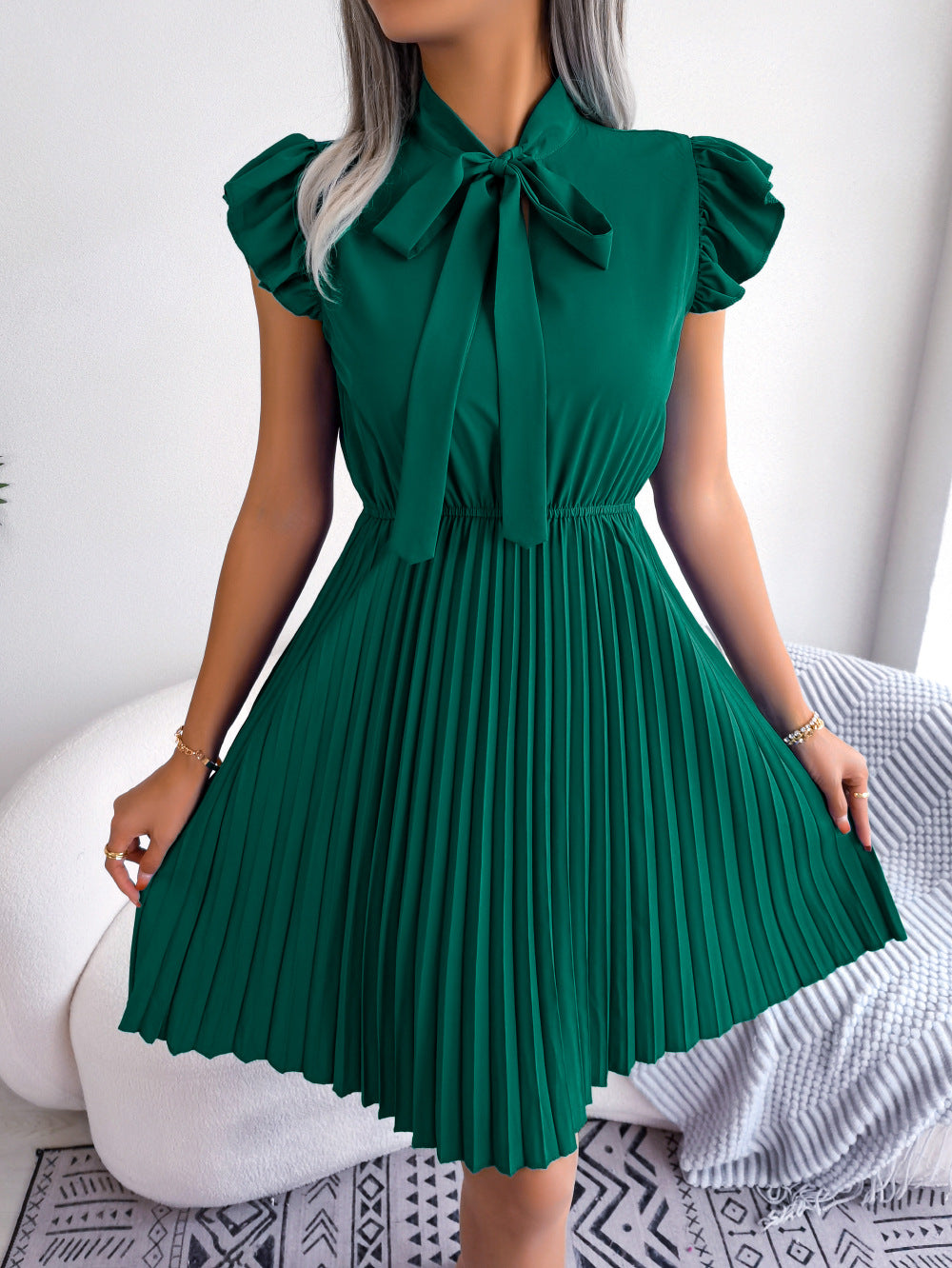 Realistic photo of 2025 European and American spring and summer temperament, tie up waist, big hem pleated skirt