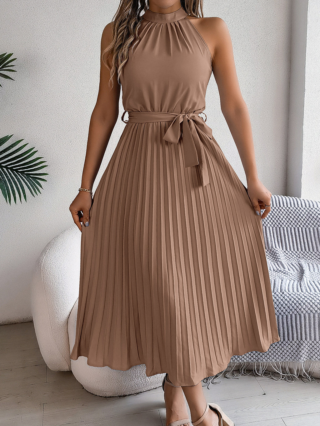 Spring and summer elegant standing collar sleeveless waist cinched pleated long skirt