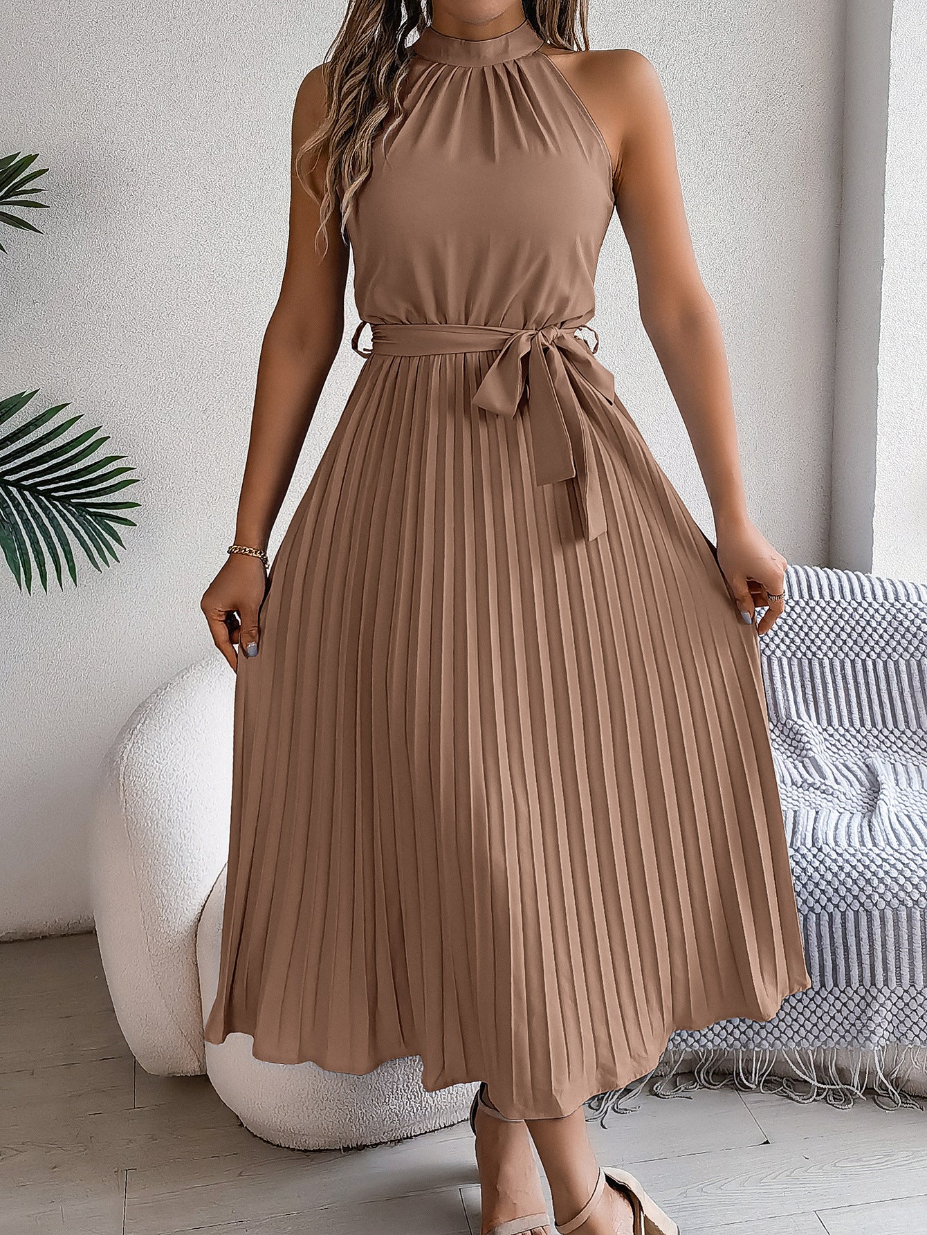 Spring and summer elegant standing collar sleeveless waist cinched pleated long skirt