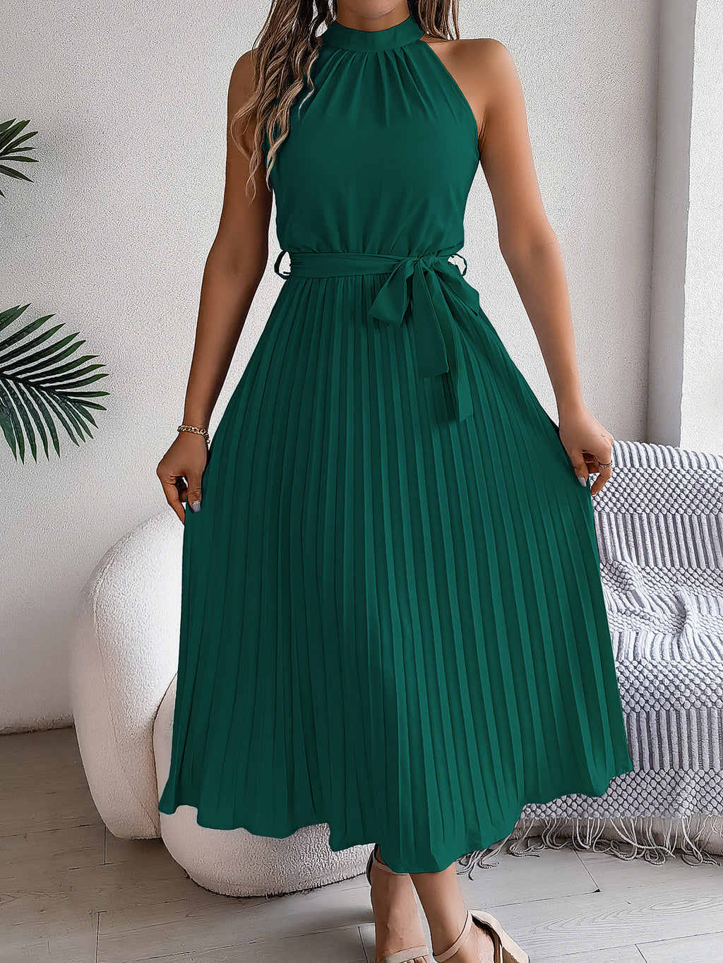 Spring and summer elegant standing collar sleeveless waist cinched pleated long skirt