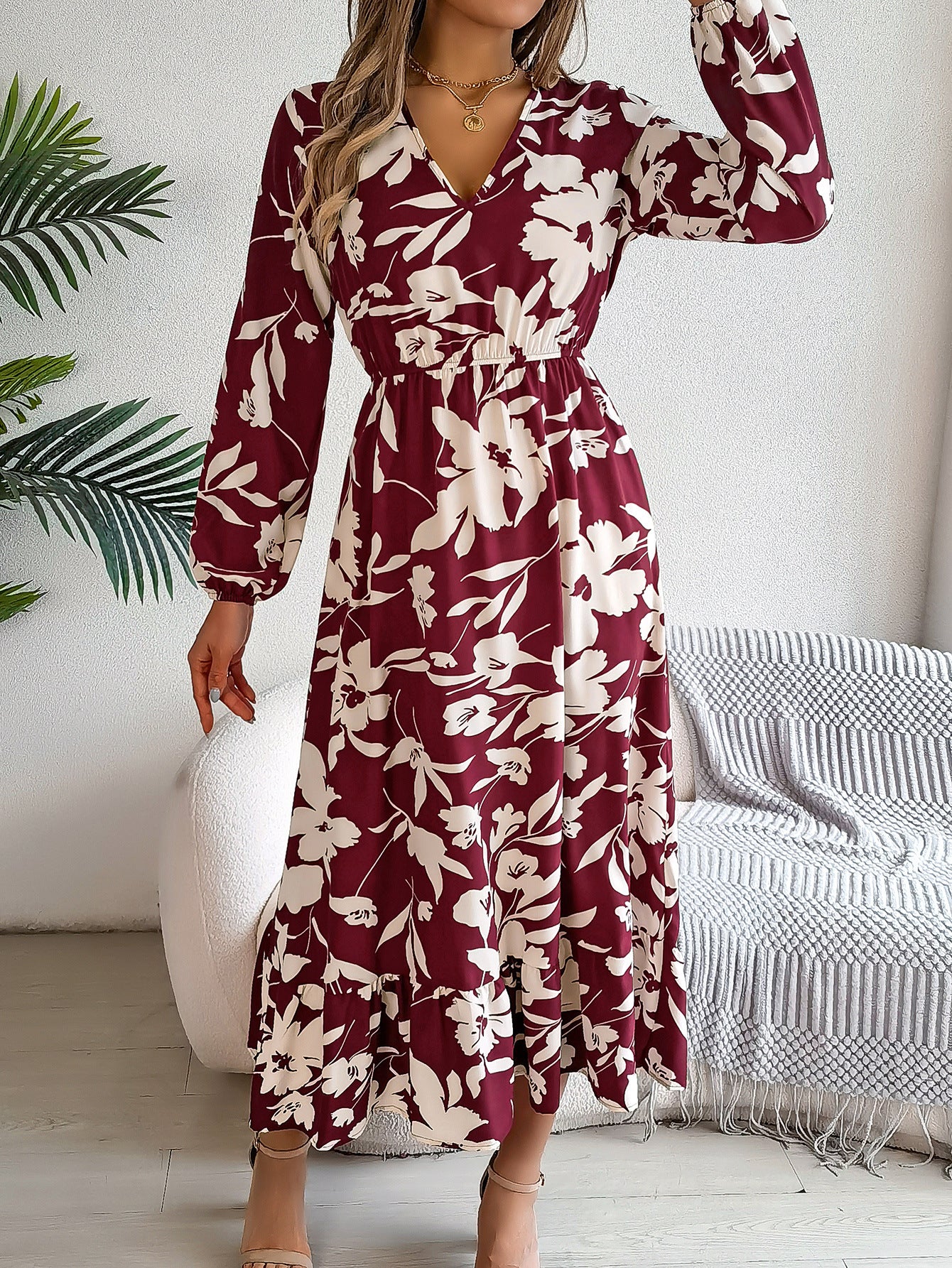 Casual floral print waist cinching long sleeved ruffle edge dress