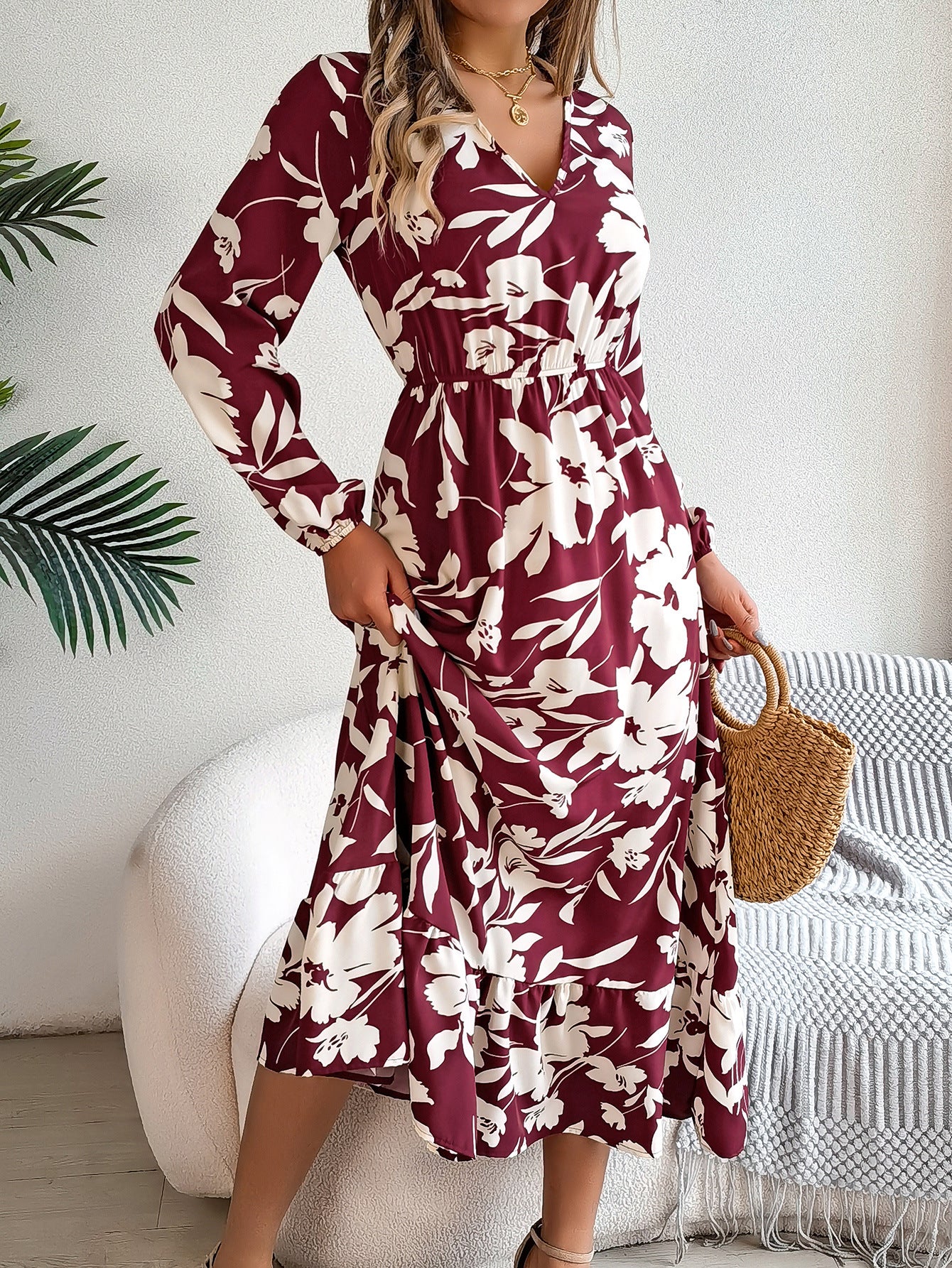 Casual floral print waist cinching long sleeved ruffle edge dress