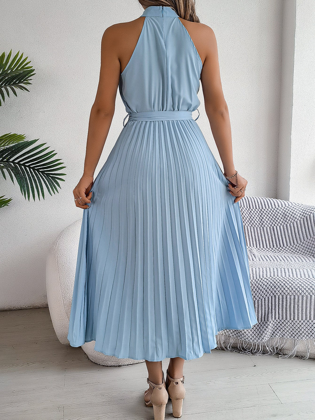 Spring and summer elegant standing collar sleeveless waist cinched pleated long skirt